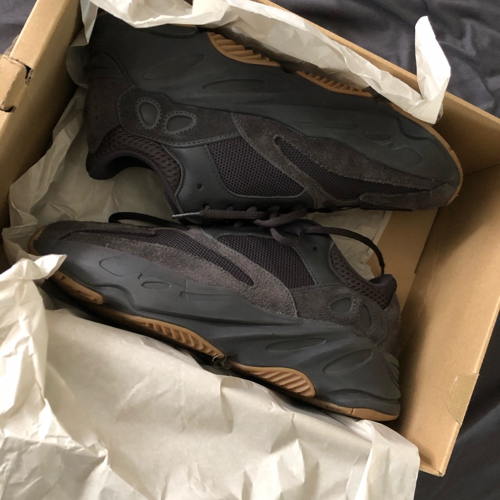 Yeezy 700 utility black